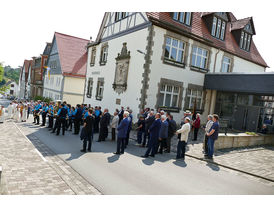 Fronleichnamsprozession durch die Straßen von Naumburg (Foto: Karl-Franz Thiede)